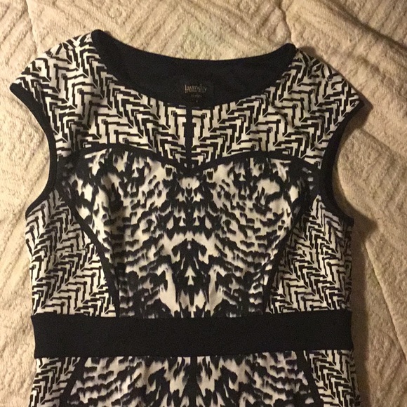 Black/White Dress - Picture 5 of 7